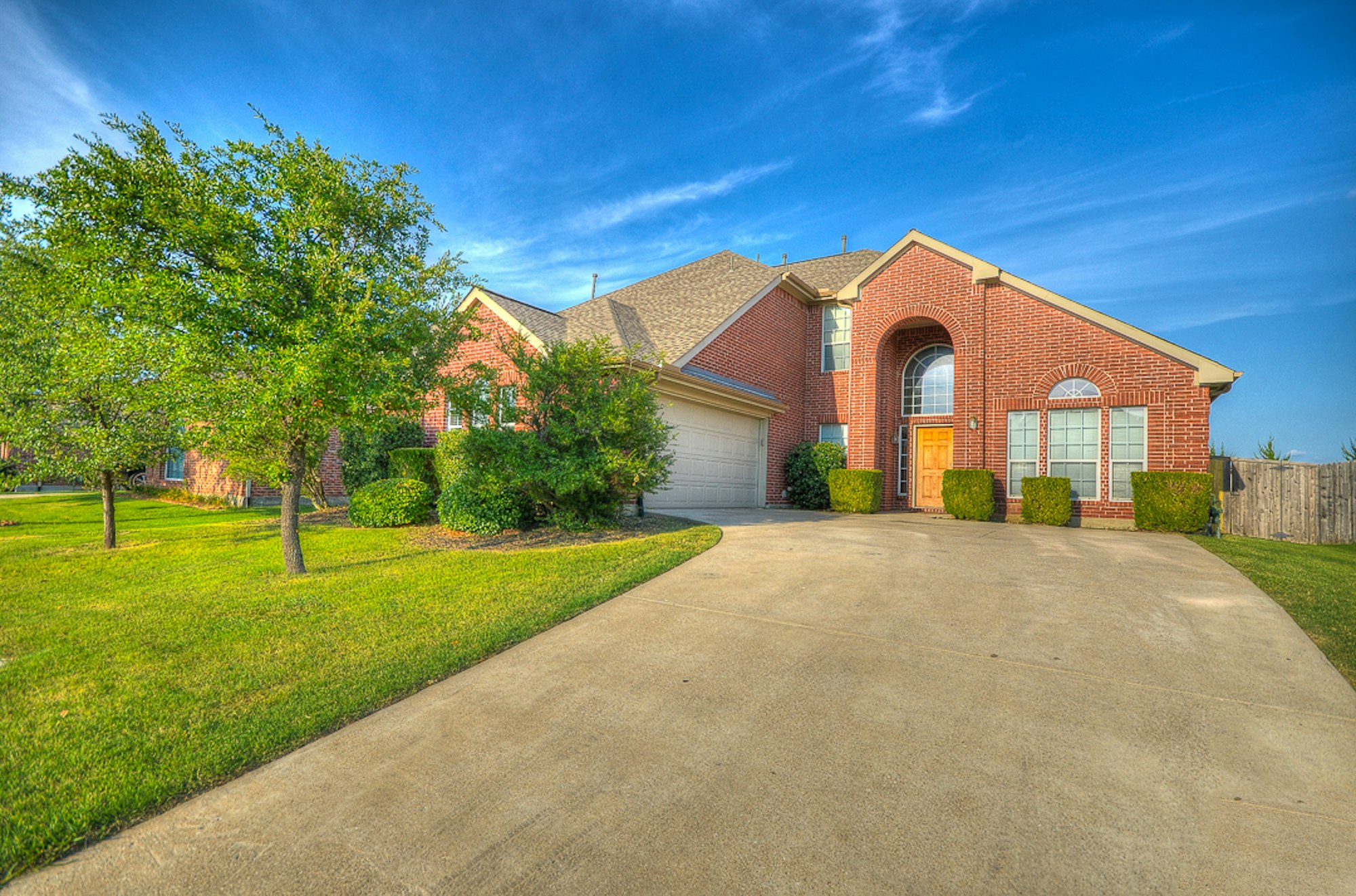 Photo 1 of 36 - 9112 Commonwealth Dr, Frisco, TX 75033