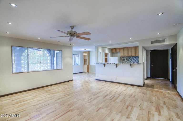 Photo 7 of 15 - 1702 W Tuckey Ln #217, Phoenix, AZ 85015