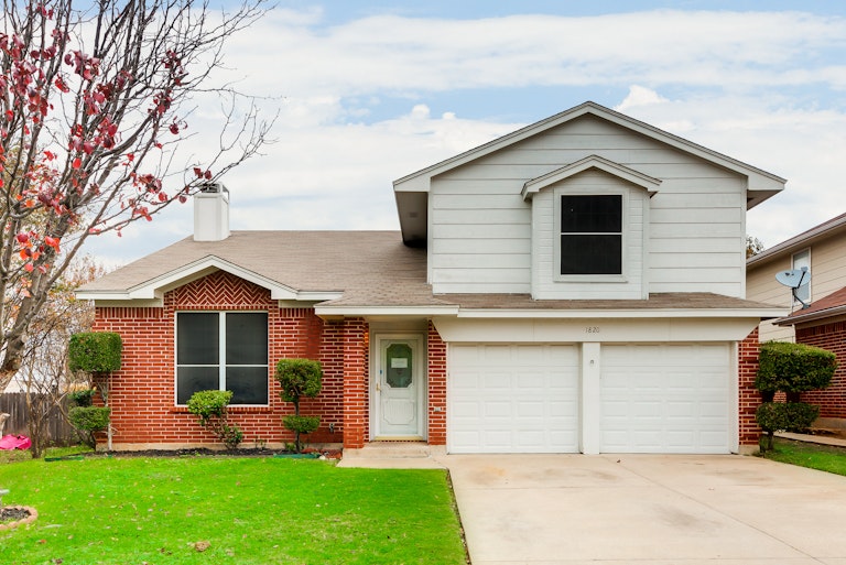 Photo 1 of 26 - 1820 Whispering Cove Trl, Fort Worth, TX 76134