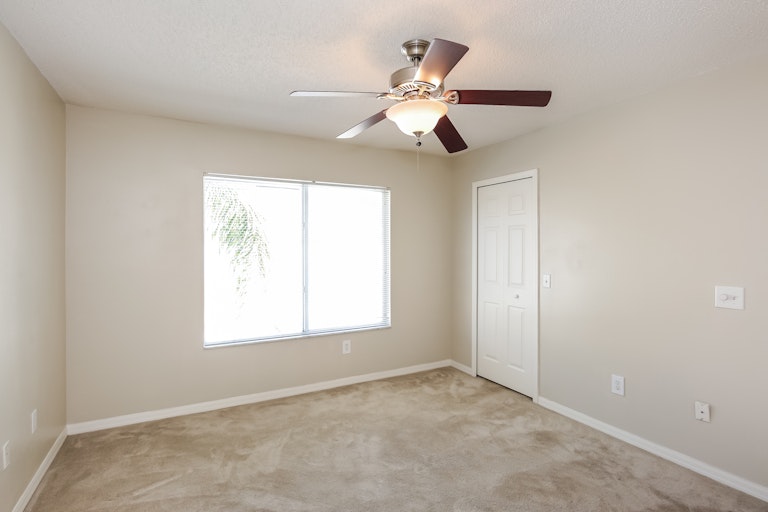 Photo 13 of 25 - 12917 Jessup Watch Pl, Riverview, FL 33579