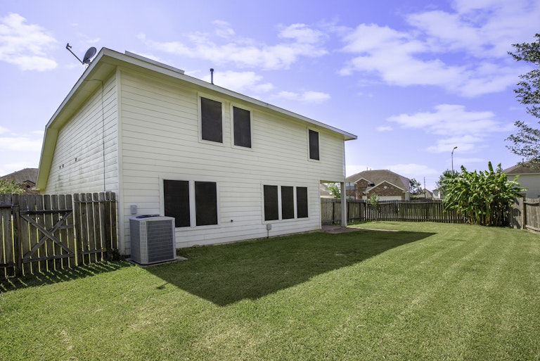 Photo 5 of 17 - 15022 Sunset Villa Ct, Humble, TX 77396