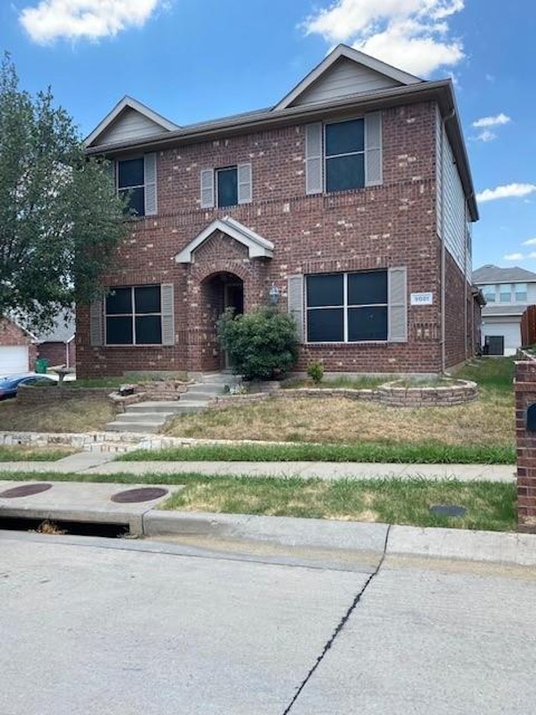 Photo 1 of 19 - 9001 Sundance Trl, Crossroads, TX 76227