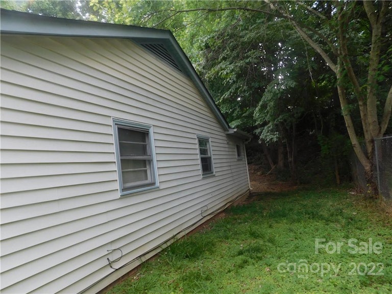 Photo 5 of 20 - 5731 Lawnmeadow Dr, Charlotte, NC 28216