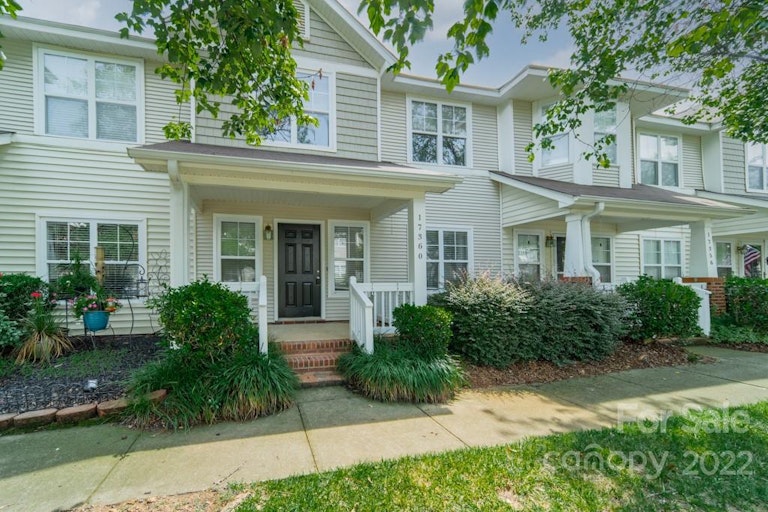 Photo 2 of 33 - 17360 Villanova Rd, Huntersville, NC 28078