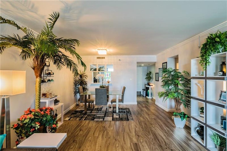 Photo 9 of 25 - 201 W Laurel St #203, Tampa, FL 33602