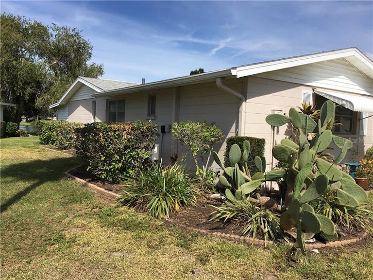 Photo 16 of 22 - 2312 Terry Ln, Sarasota, FL 34231