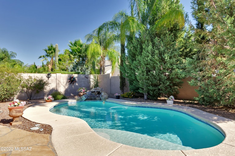 Photo 32 of 34 - 249 W Milbrae Springs Dr, Oro Valley, AZ 85755