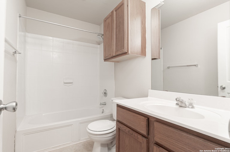 Photo 10 of 21 - 3622 Archer Blvd, New Braunfels, TX 78132