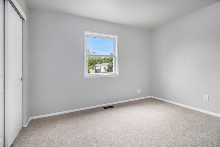 Photo 16 of 19 - 2121 E 89th Ave, Thornton, CO 80229