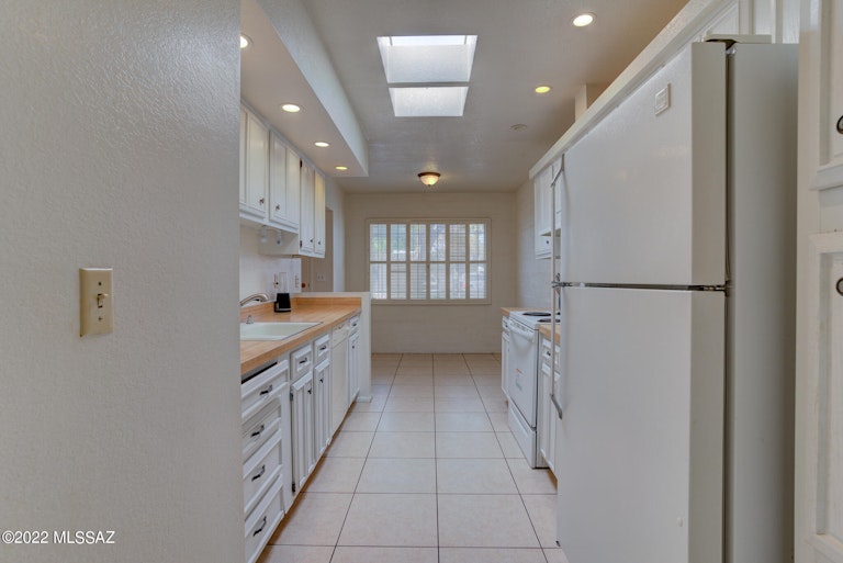 Photo 11 of 23 - 2525 E Prince Rd, Tucson, AZ 85716