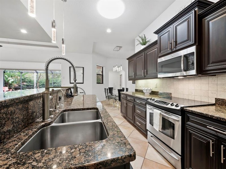 Photo 12 of 34 - 5349 Anthony Ln, Sarasota, FL 34233