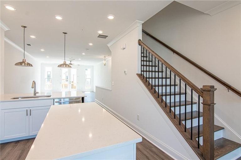 Photo 13 of 37 - 211 Downing Dr #81, Alpharetta, GA 30022