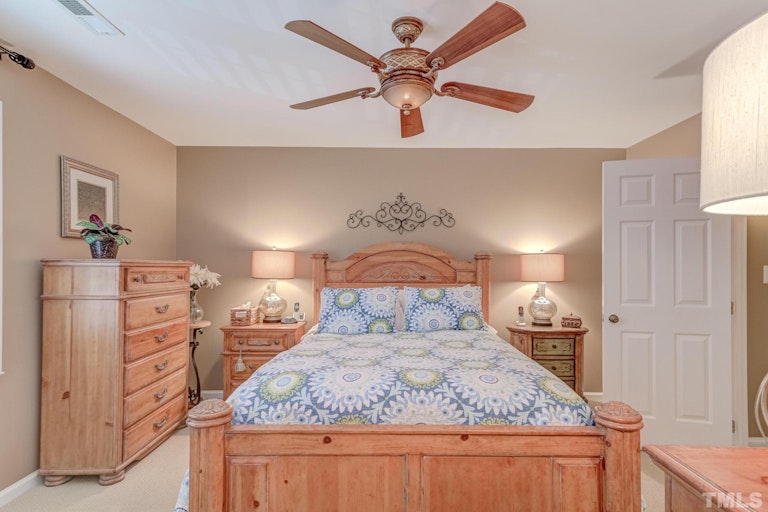 Photo 13 of 27 - 5628 Darrow Dr, Raleigh, NC 27612