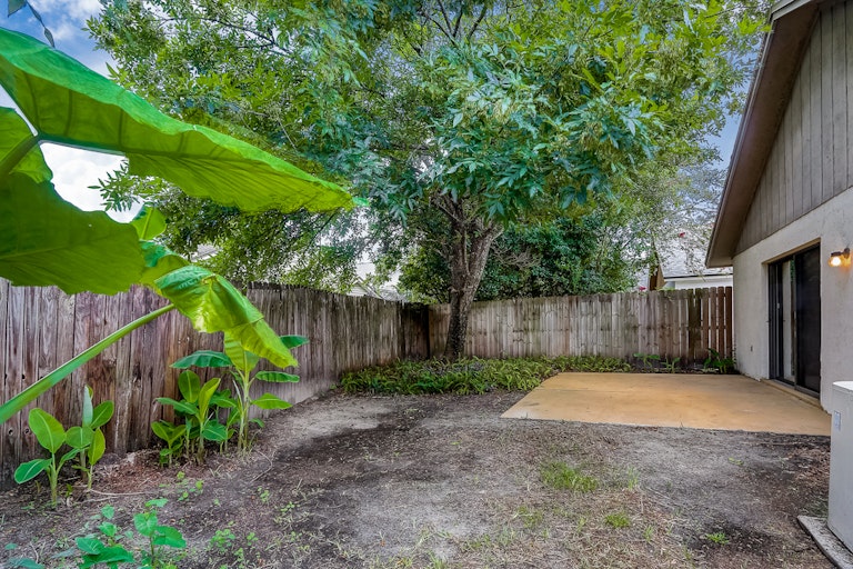 Photo 13 of 32 - 3846 Union Pacific Dr E, Jacksonville, FL 32246
