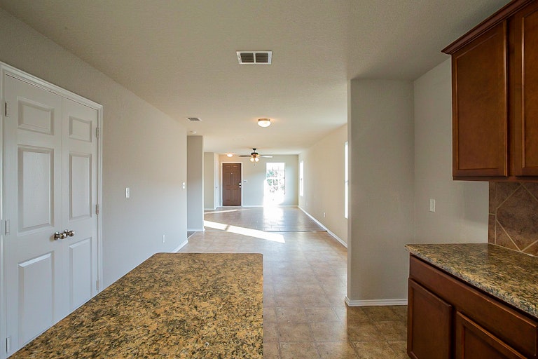 Photo 9 of 17 - 10911 Bosal Trl, San Antonio, TX 78245