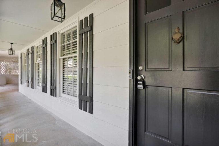 Photo 5 of 25 - 6612 Tee Bow Ct, Lithonia, GA 30038