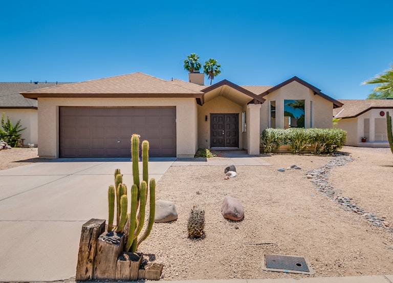 Photo 1 of 26 - 3939 E Waltann Ln, Phoenix, AZ 85032