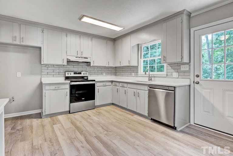 Photo 9 of 29 - 4700 Winterlochen Rd, Raleigh, NC 27603