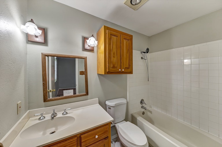 Photo 17 of 24 - 1124 Park Center Ct, Saginaw, TX 76179