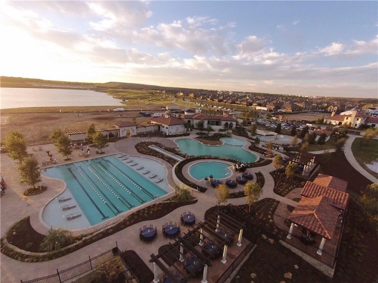 Photo 5 of 8 - 4507 English Maple Dr, Arlington, TX 76005