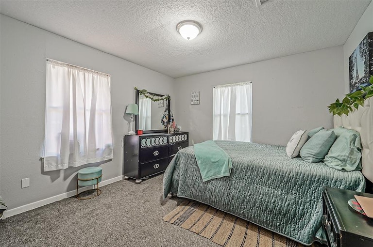 Photo 17 of 20 - 2401 Estate Dr, Deer Park, TX 77536