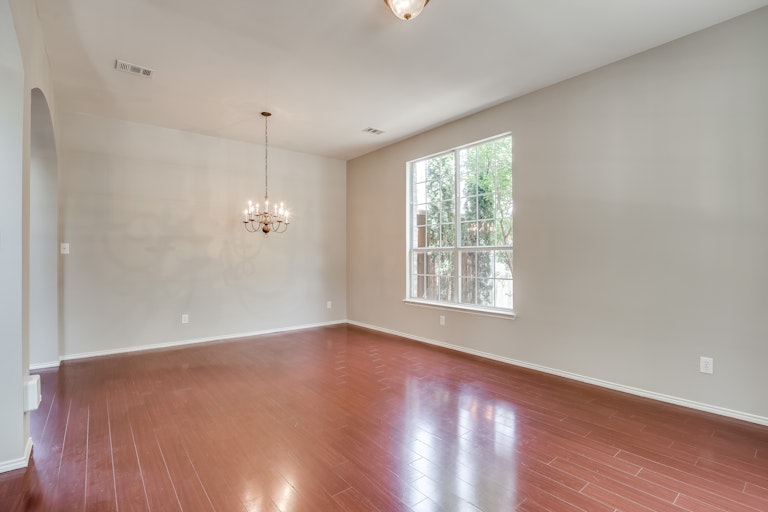 Photo 9 of 36 - 6400 Sidney Ln, McKinney, TX 75070