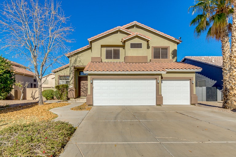 Photo 1 of 73 - 924 W Laurel Ave, Gilbert, AZ 85233