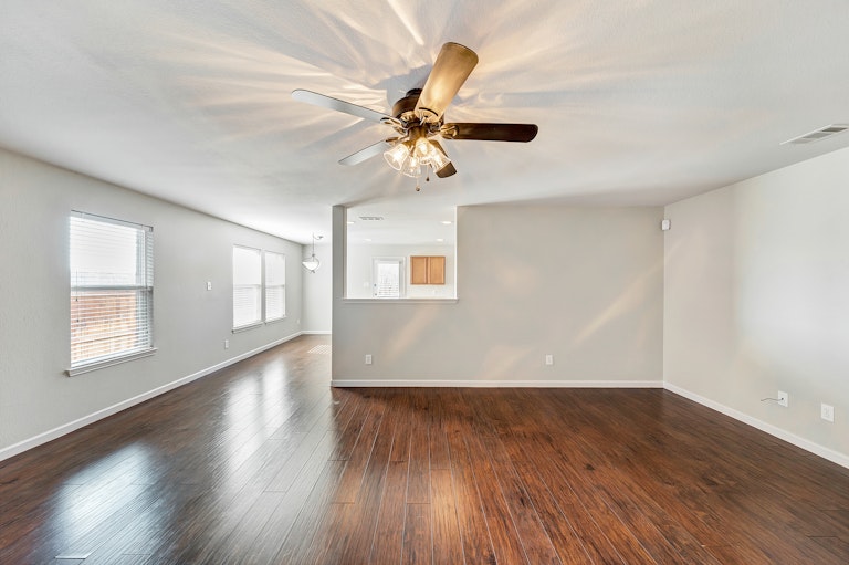 Photo 4 of 24 - 1374 Emily Ct, Burleson, TX 76028