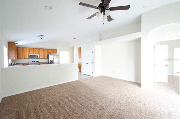 Photo 13 of 25 - 812 Barclay Wood Dr, Ruskin, FL 33570