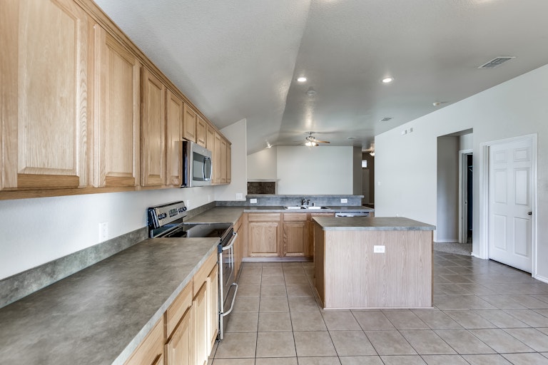 Photo 9 of 20 - 814 Sycamore St, Anna, TX 75409