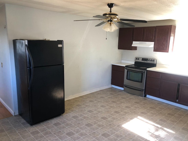 Photo 16 of 19 - 5080 Enrico Blvd, Sacramento, CA 95820