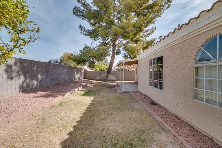Photo 5 of 23 - 4302 E Windmere Dr, Phoenix, AZ 85048