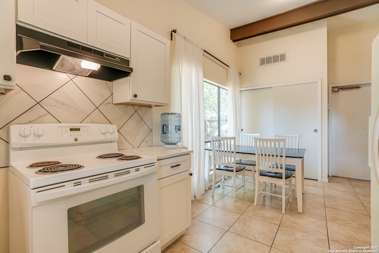 Photo 13 of 25 - 2719 Lakemist St, San Antonio, TX 78222