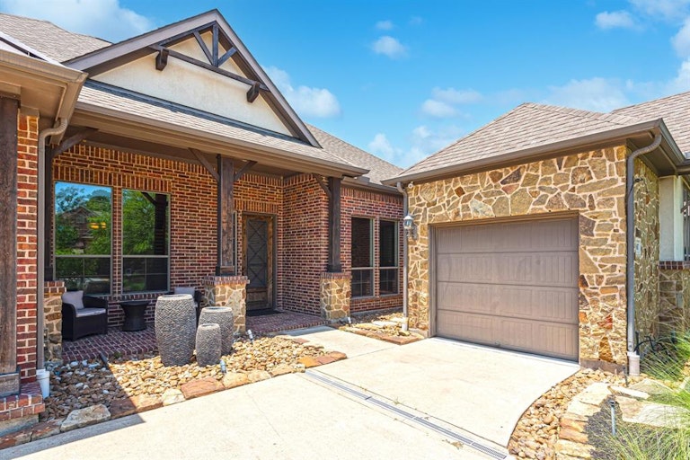 Photo 5 of 39 - 17607 Wagner Point Ct, Tomball, TX 77377