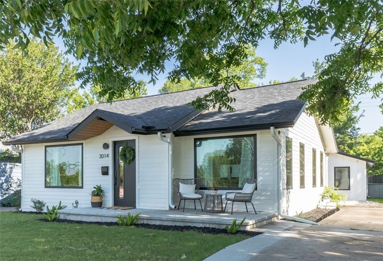 Photo 1 of 25 - 3014 E 12th St, Austin, TX 78702