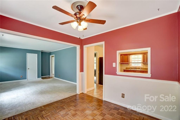 Photo 10 of 36 - 1320 Shannonhouse Dr, Charlotte, NC 28215