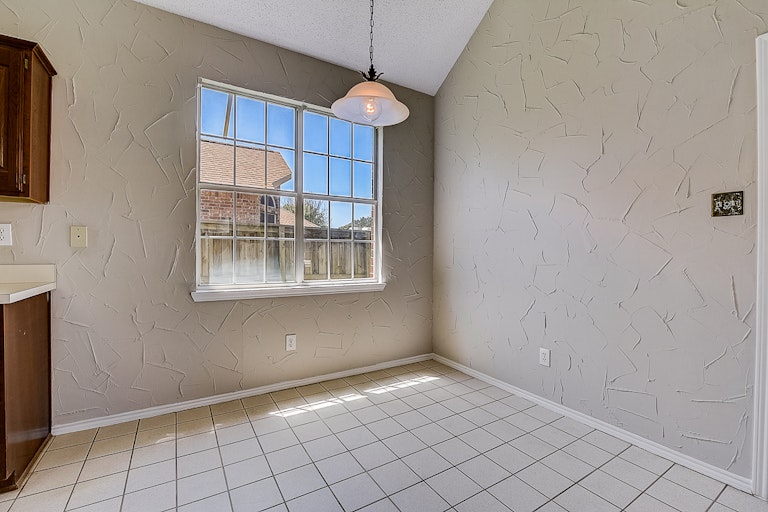 Photo 9 of 34 - 7413 Silver Lake Dr, Rowlett, TX 75089