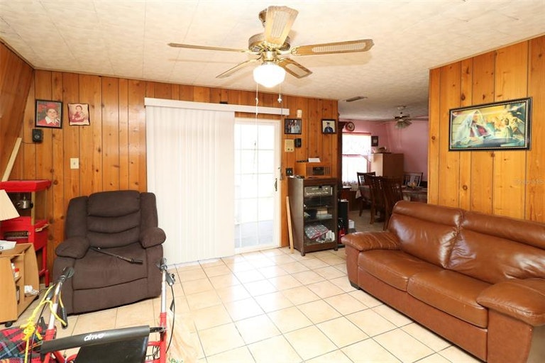 Photo 4 of 21 - 15825 Hicks Rd, Hudson, FL 34667