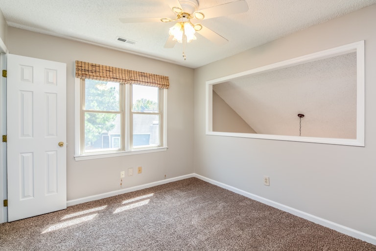 Photo 10 of 13 - 9 Hearthwood Cir, Durham, NC 27713