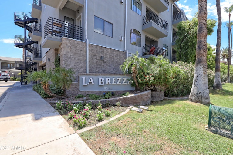 Photo 1 of 25 - 4525 N 22nd St #204, Phoenix, AZ 85016