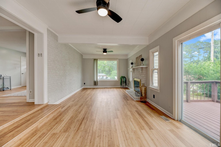Photo 15 of 36 - 818 Shannon Dr, Chapel Hill, NC 27516