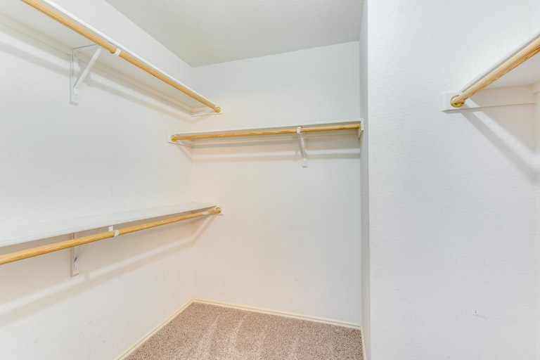 Photo 20 of 28 - 5717 Magnum Dr, Arlington, TX 76018