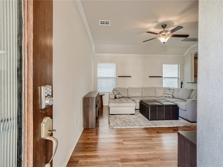 Photo 4 of 28 - 604 Mourning Dove Ln, Leander, TX 78641