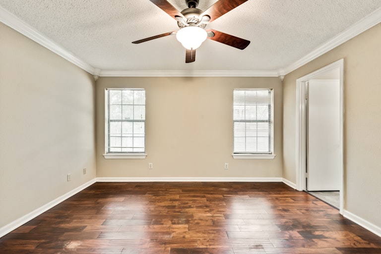 Photo 18 of 25 - 2705 Fountainview Dr, Corinth, TX 76210