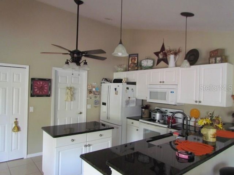 Photo 5 of 20 - 2129 Date Palm Way, Venice, FL 34292