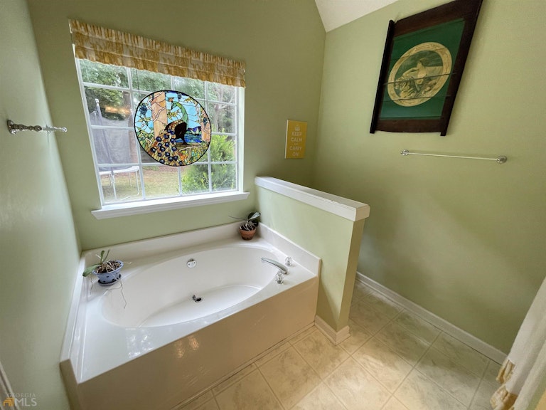 Photo 25 of 36 - 528 Butler Bridge Dr, McDonough, GA 30252