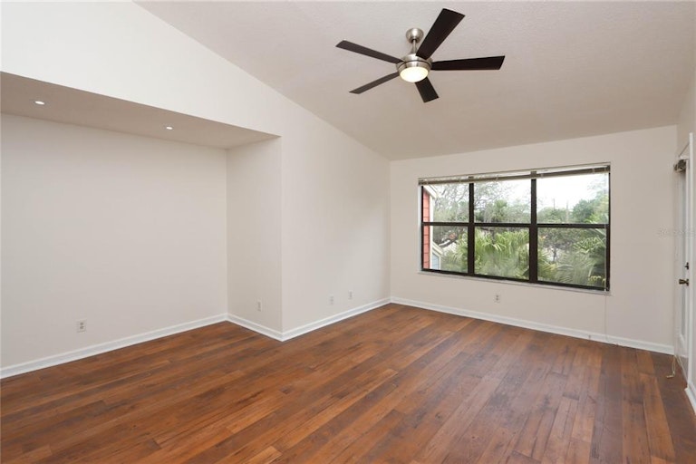 Photo 7 of 30 - 8681 Key Royale Ln #302, Tampa, FL 33614