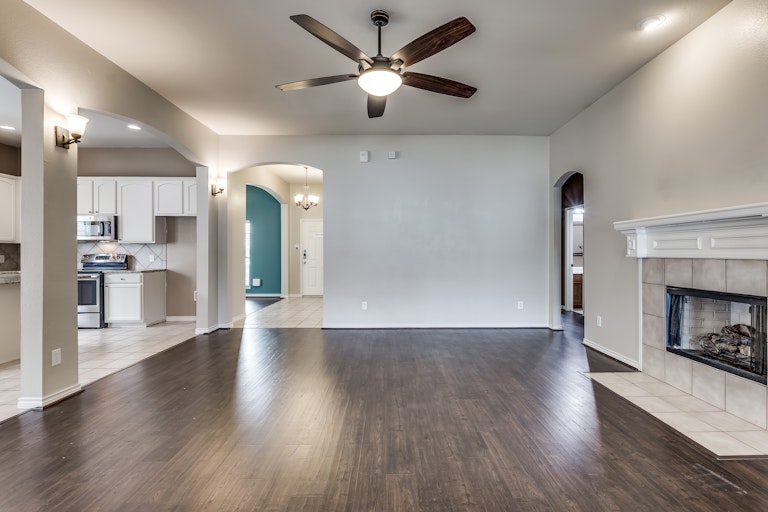 Photo 3 of 24 - 1226 Long Leaf Dr, Savannah, TX 76227