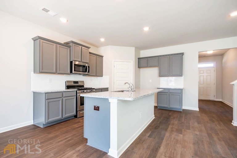Photo 3 of 32 - 4389 Cannon Walk #8, Ellenwood, GA 30294