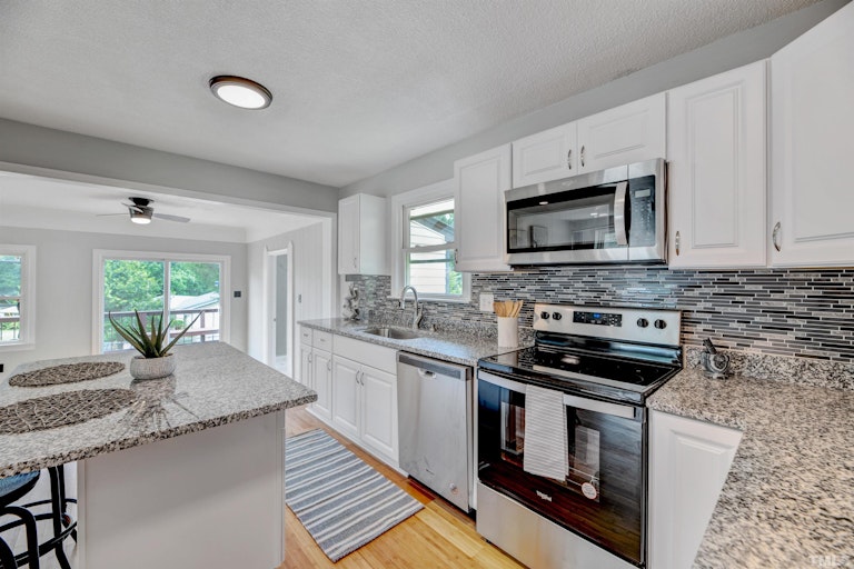 Photo 13 of 36 - 818 Shannon Dr, Chapel Hill, NC 27516